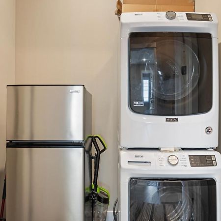 Beautiful Downtown Condo - Balcony - Amazing City Views - Loaded Kitchen - Stainless Steel Appliances - Board Games & More Blue Ridge Eksteriør billede