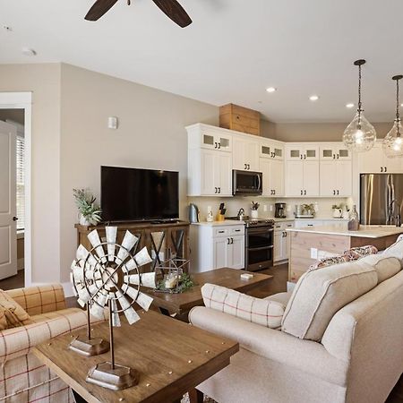 Beautiful Downtown Condo - Balcony - Amazing City Views - Loaded Kitchen - Stainless Steel Appliances - Board Games & More Blue Ridge Eksteriør billede
