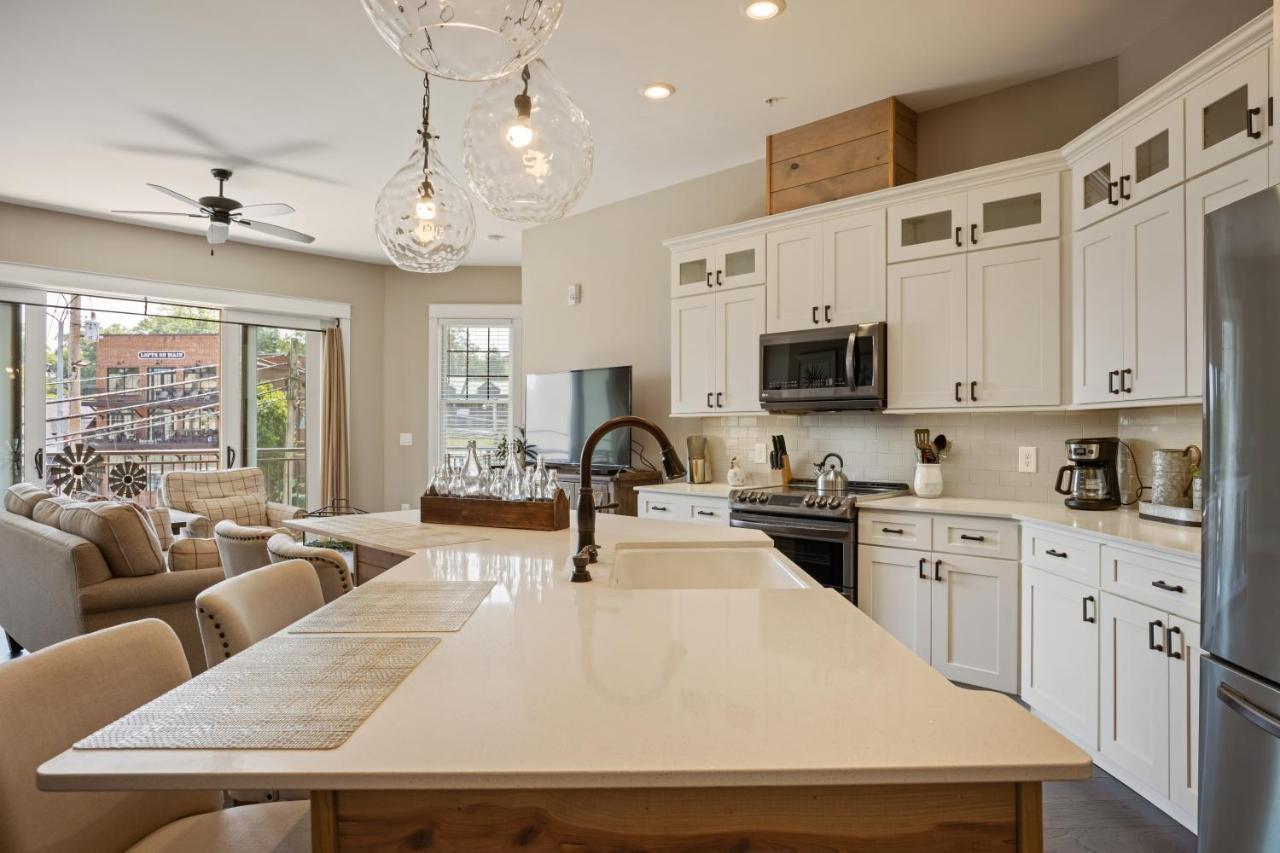 Beautiful Downtown Condo - Balcony - Amazing City Views - Loaded Kitchen - Stainless Steel Appliances - Board Games & More Blue Ridge Eksteriør billede