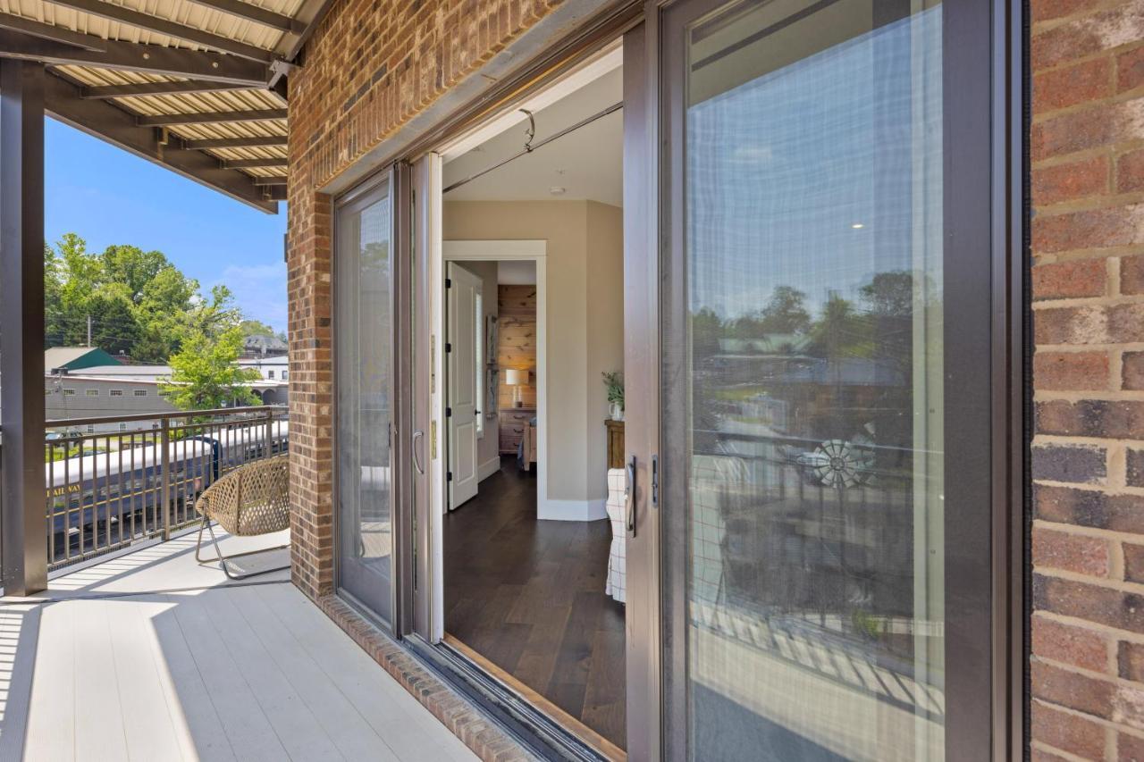 Beautiful Downtown Condo - Balcony - Amazing City Views - Loaded Kitchen - Stainless Steel Appliances - Board Games & More Blue Ridge Eksteriør billede