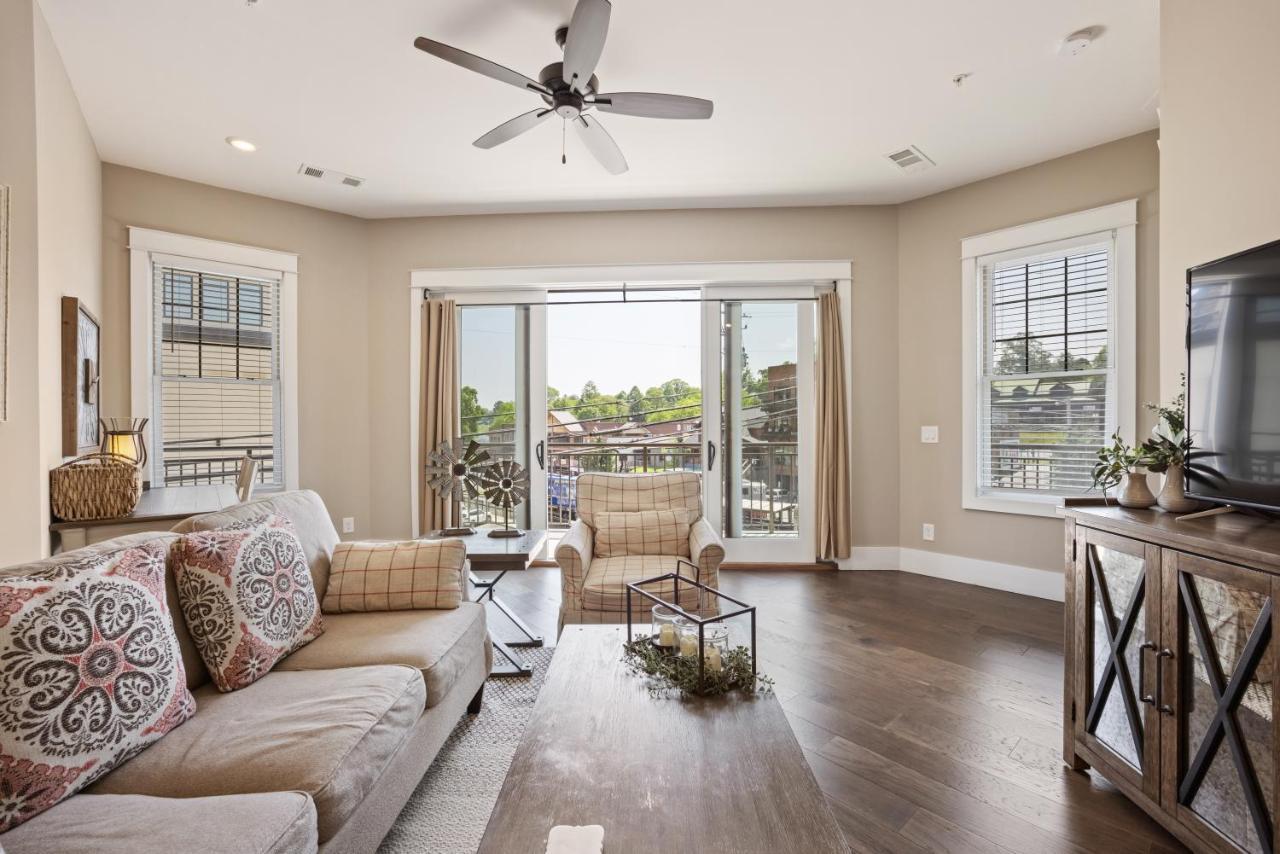 Beautiful Downtown Condo - Balcony - Amazing City Views - Loaded Kitchen - Stainless Steel Appliances - Board Games & More Blue Ridge Eksteriør billede